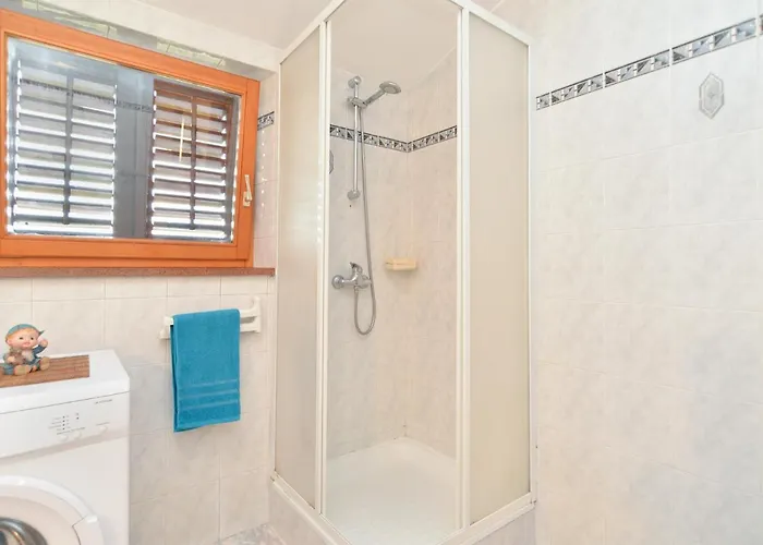 Klaudija 1629 아파트 풀라