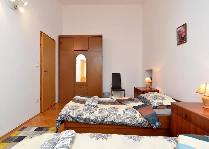 Klaudija 1629 Daire Pula