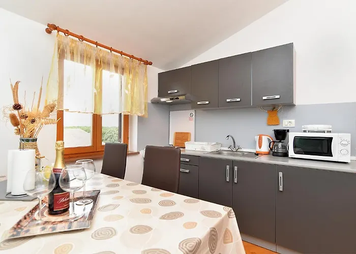 Daire Klaudija 1629 Pula