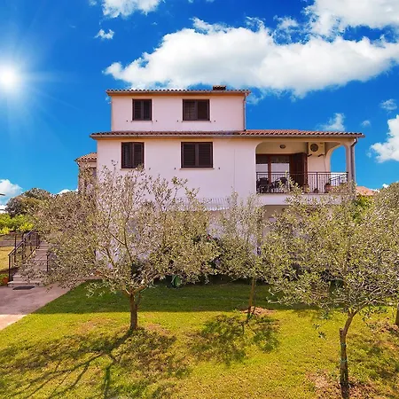 Apartment Klaudija 1629 *